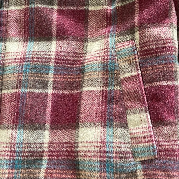 Sundance Shacket/Jacket Woman's Size PS, Burgundy Button Up plaid - Picture 4 of 9